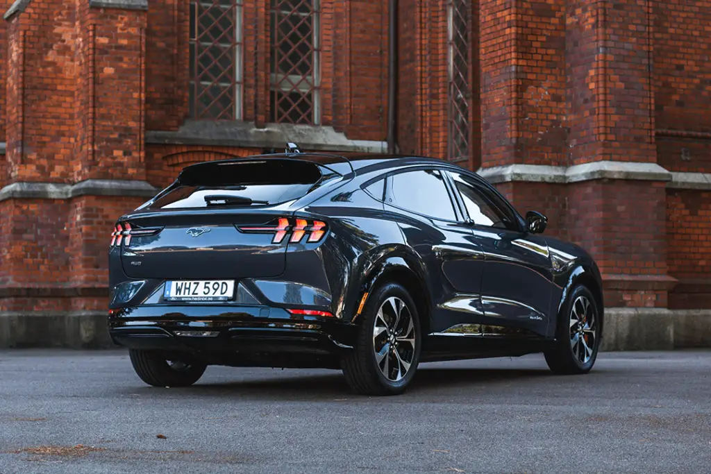 Ford-Mach-E-Bak
