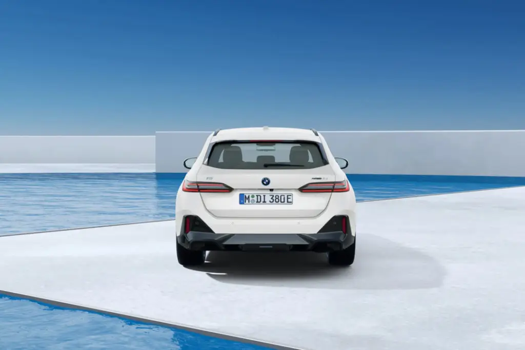 BMW-i5-M-Sport-Bak