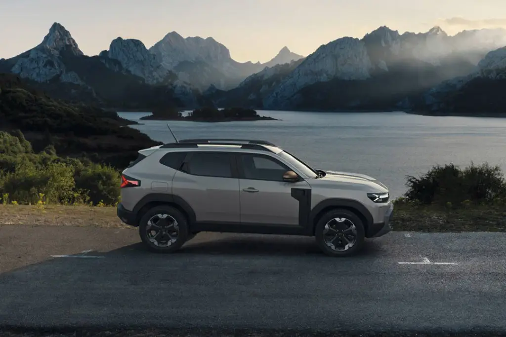 Dacia-Duster-Sida