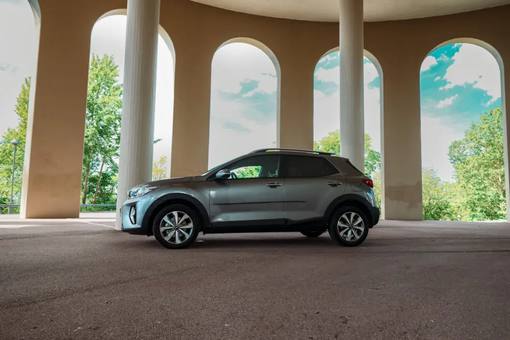 Kia-Stonic-Sida