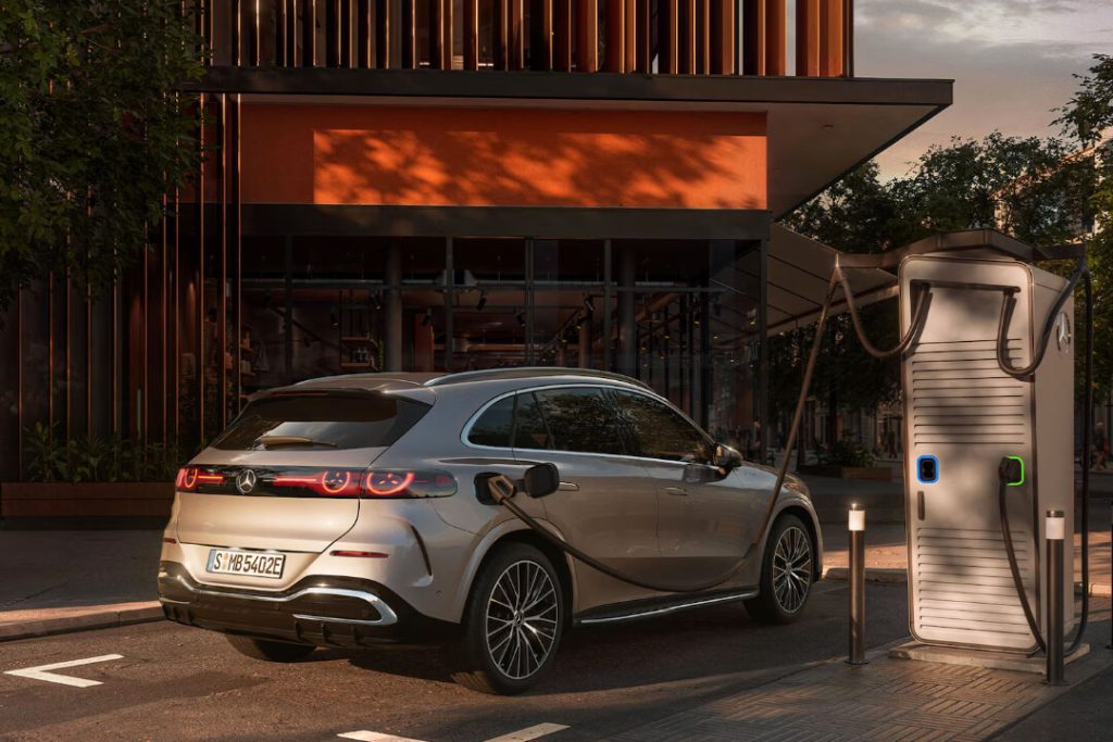 Mercedes-Benz-GLC-400-4MATIC-Advanced-Edition-back-charging