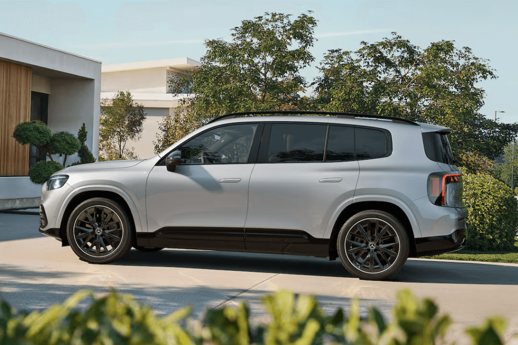 Mercedes-Benz-GLB-electric-side