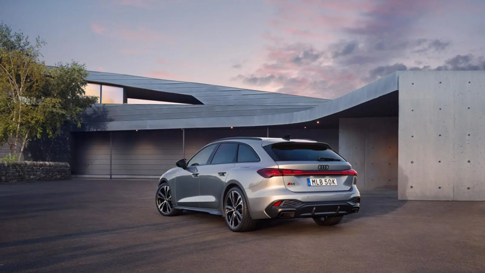 Audi-A5-avant-parkerad